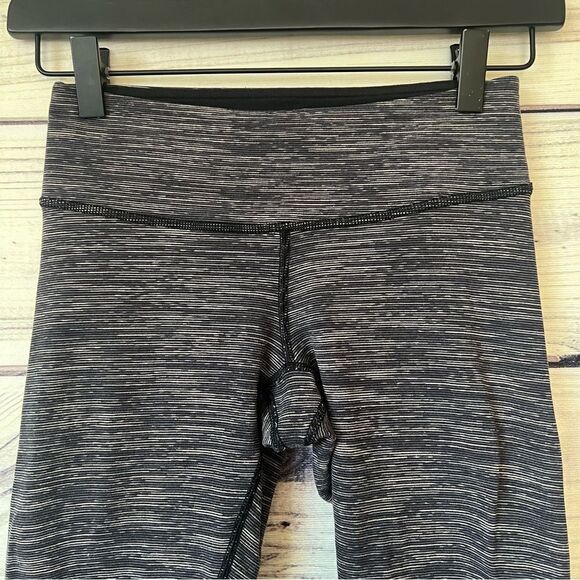 Lululemon Black / Grey Marled Capri Leggings - Picture 4 of 10